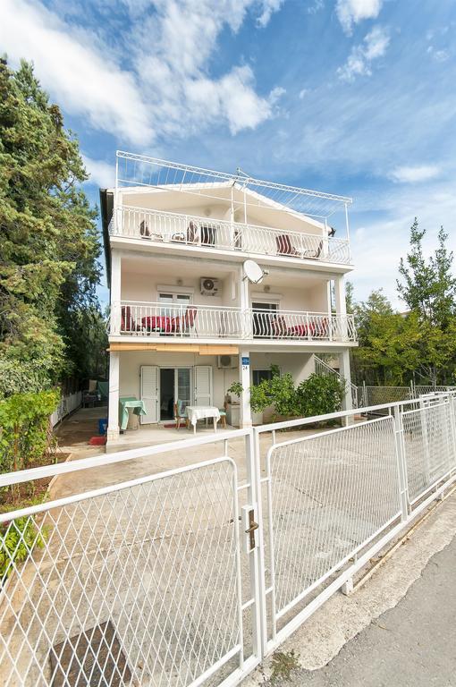 Apartments Luca 로고즈니차 외부 사진