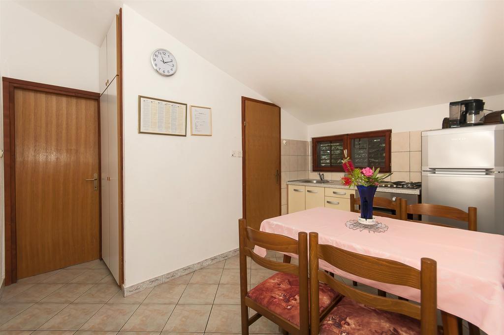Apartments Luca 로고즈니차 외부 사진