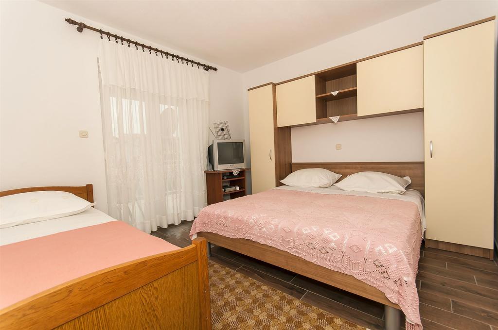 Apartments Luca 로고즈니차 외부 사진