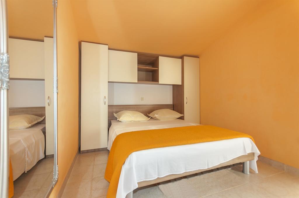 Apartments Luca 로고즈니차 외부 사진